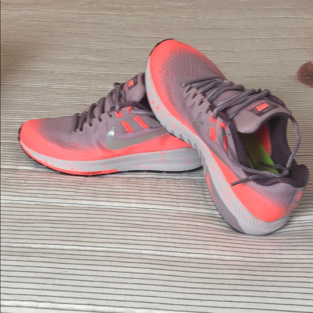Women’s Nike running shoes size 7
